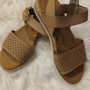 Skechers Women's Tan Sandals